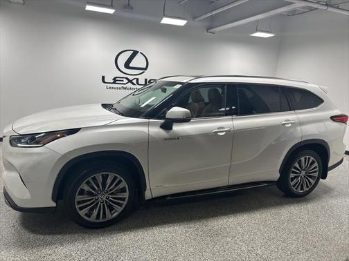 2021 Toyota Highlander Hybrid Platinum