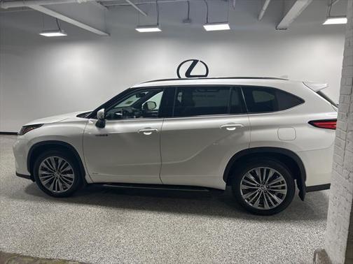 2021 Toyota Highlander Hybrid Platinum