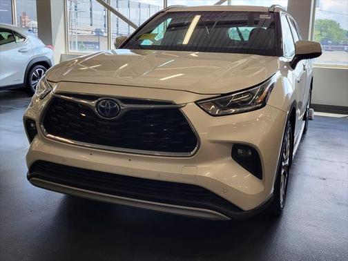2021 Toyota Highlander Hybrid Platinum