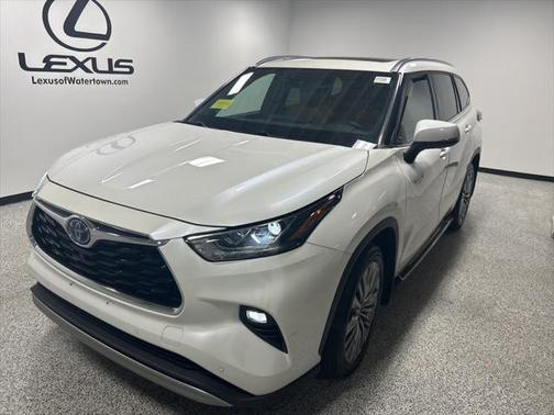 2021 Toyota Highlander Hybrid Platinum