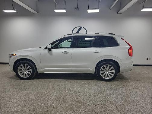 2017 Volvo XC90 T6 Momentum