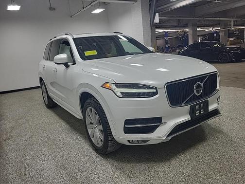 2017 Volvo XC90 T6 Momentum