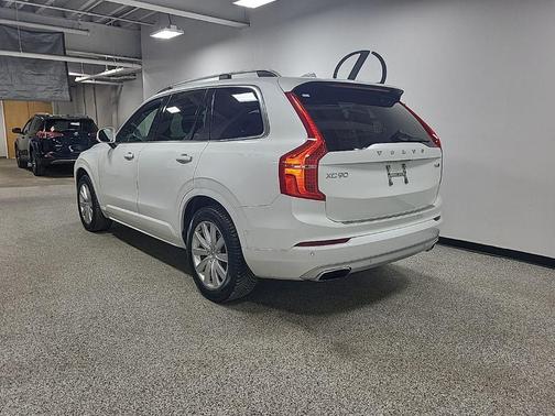 2017 Volvo XC90 T6 Momentum