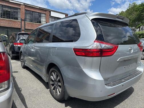 Celestial Silver Metallic 2020 Toyota Sienna XLE