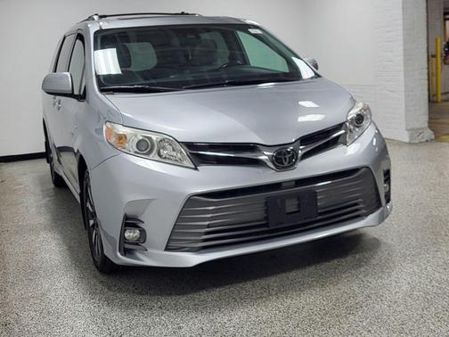 Celestial Silver Metallic 2020 Toyota Sienna XLE