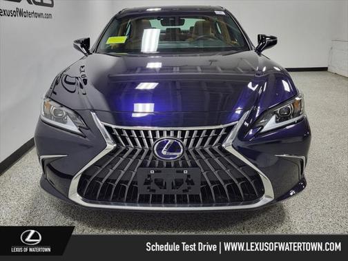 2022 Lexus ES 300h Base