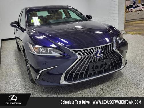 2022 Lexus ES 300h Base