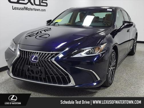 2022 Lexus ES 300h Base