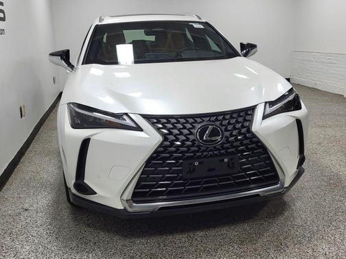 Eminent White Pearl 2025 Lexus UX 300h Premium