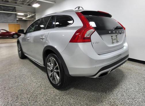 Bright Silver Metallic 2018 Volvo V60 Cross Country T5