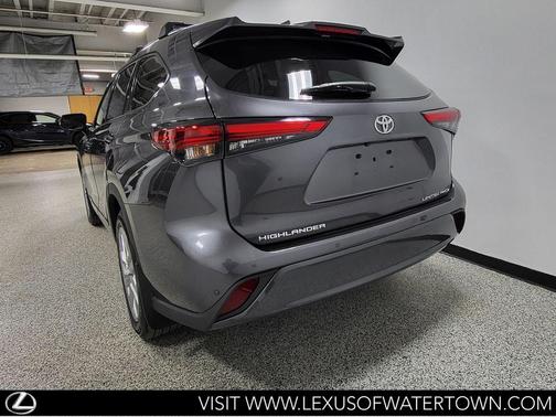 Magnetic Gray Metallic 2022 Toyota Highlander Limited