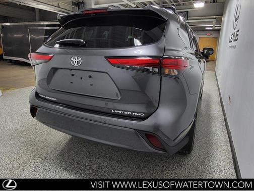 Magnetic Gray Metallic 2022 Toyota Highlander Limited