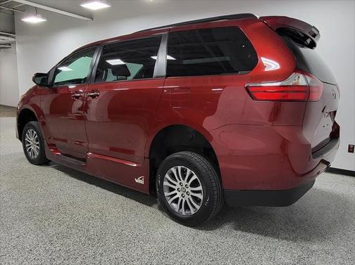 2020 Toyota Sienna XLE