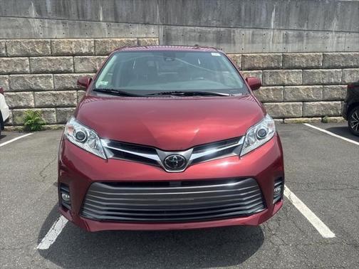 2020 Toyota Sienna XLE