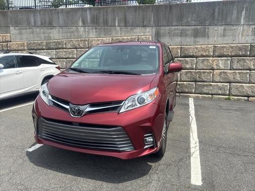 2020 Toyota Sienna XLE