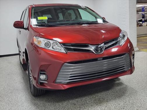 2020 Toyota Sienna XLE
