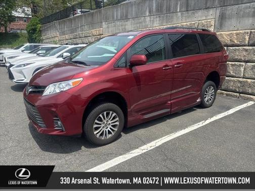 2020 Toyota Sienna XLE
