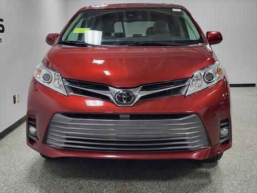 2020 Toyota Sienna XLE