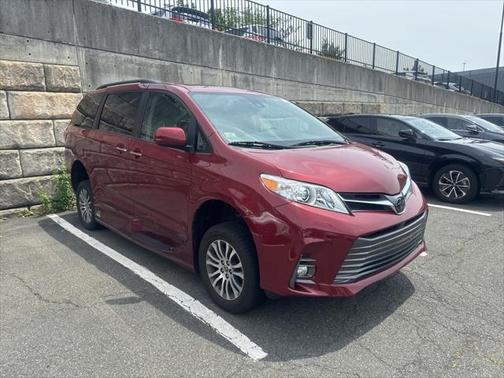 2020 Toyota Sienna XLE