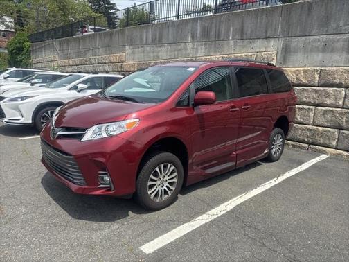 2020 Toyota Sienna XLE