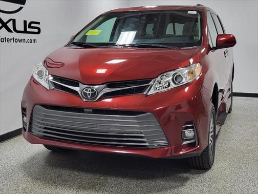 2020 Toyota Sienna XLE