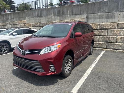 2020 Toyota Sienna XLE