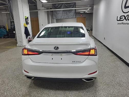 2023 Lexus ES 350 Base