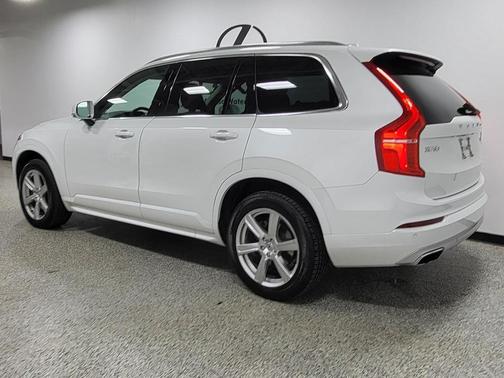2020 Volvo XC90 T6 Momentum