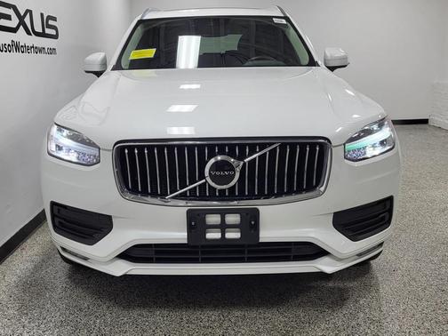 2020 Volvo XC90 T6 Momentum