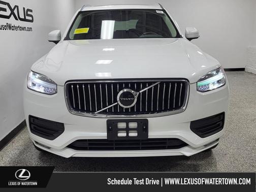 2020 Volvo XC90 T6 Momentum