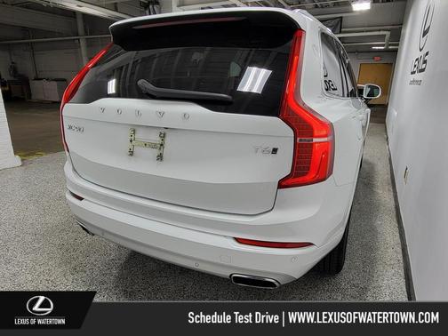 2020 Volvo XC90 T6 Momentum
