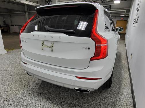 2020 Volvo XC90 T6 Momentum