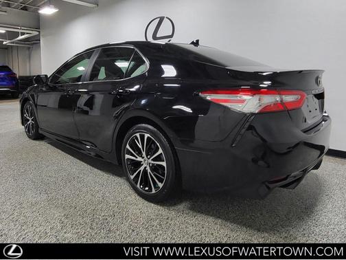 Midnight Black Metallic 2019 Toyota Camry SE