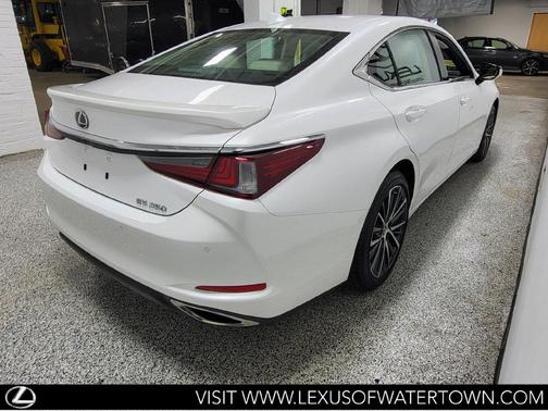 Eminent White Pearl 2025 Lexus ES 350 Base