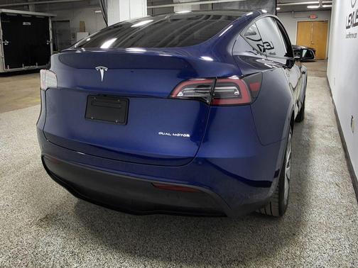 2022 Tesla Model Y Long Range Dual Motor All-Wheel Drive