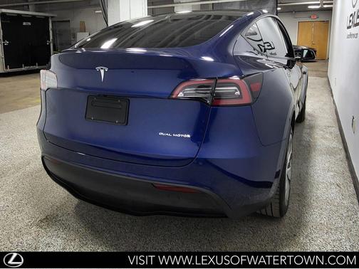 2022 Tesla Model Y Long Range Dual Motor All-Wheel Drive