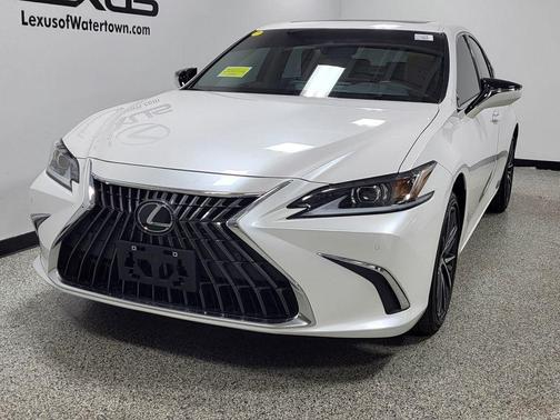 Eminent White Pearl 2025 Lexus ES 300h Base