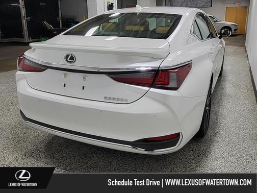 Eminent White Pearl 2025 Lexus ES 300h Base