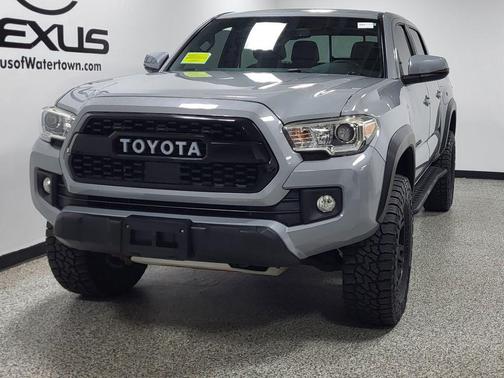 Cement 2018 Toyota Tacoma TRD Off Road