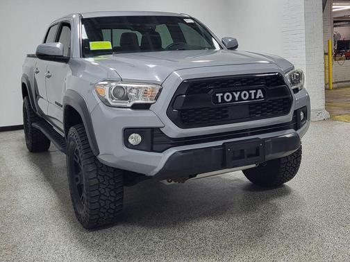 Cement 2018 Toyota Tacoma TRD Off Road