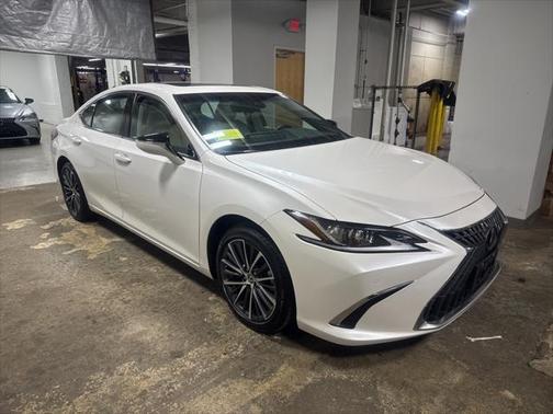 2025 Lexus ES 300h Base