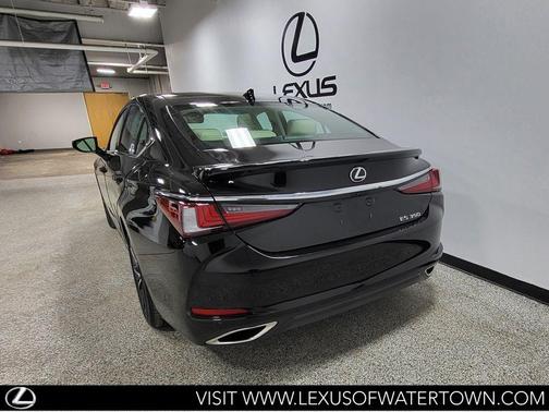 2022 Lexus ES 350 Base