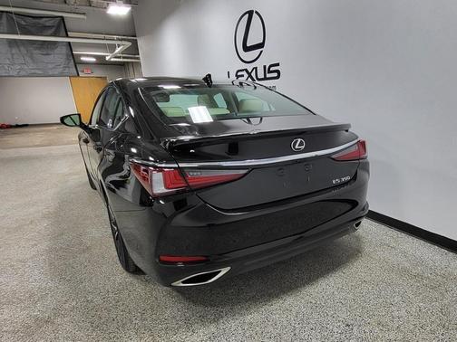 2022 Lexus ES 350 Base