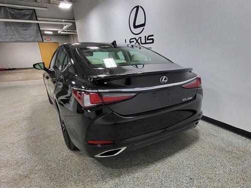 2022 Lexus ES 350 Base