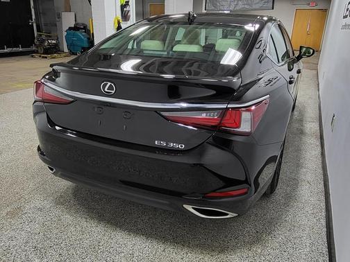 2022 Lexus ES 350 Base