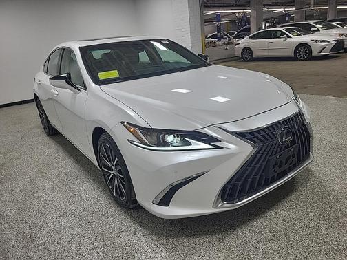 2025 Lexus ES 300h Base