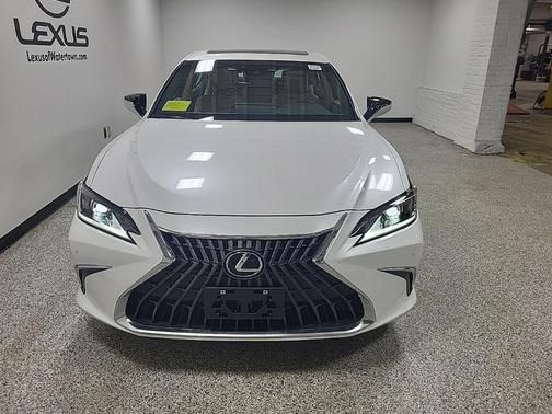 2025 Lexus ES 300h Base