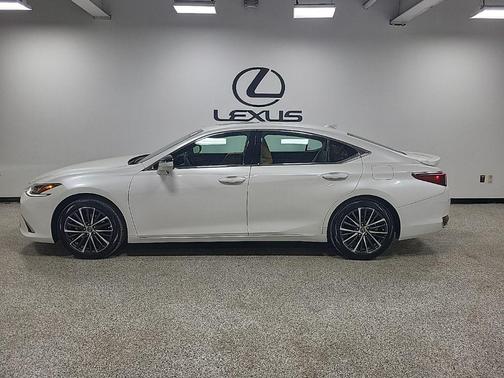 2025 Lexus ES 300h Base
