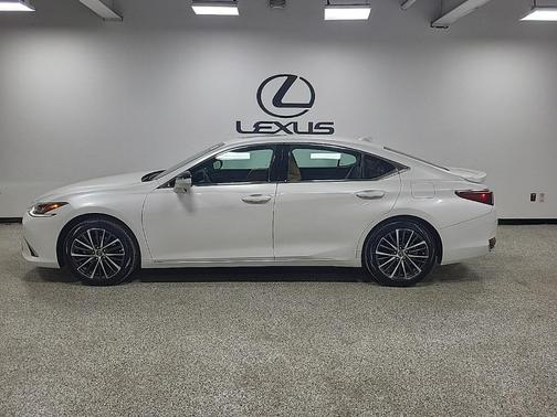 2025 Lexus ES 300h Base