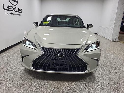 2025 Lexus ES 300h Base